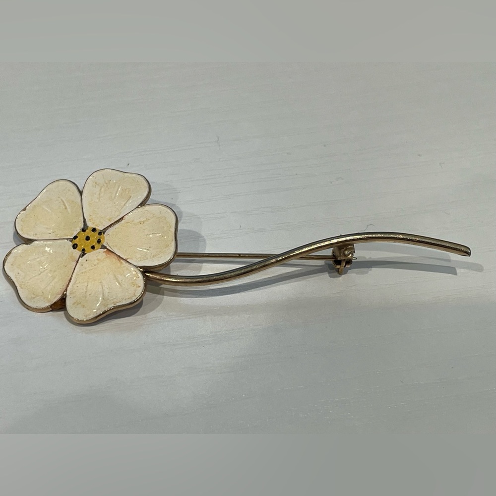 Vintage white flower pin brooch unmarked paint? enamel?